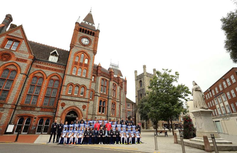 Reading Football Club team outside Reading Town Hall